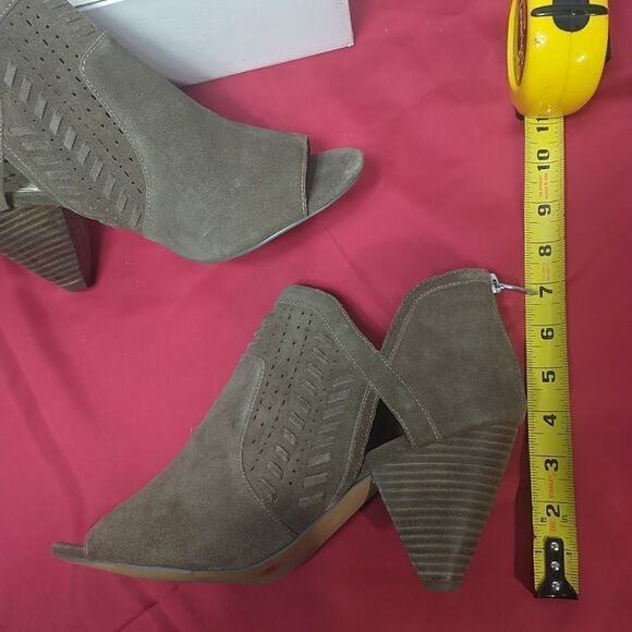 Vince Camuto Womens  SZ 10 W Heel Zip Cone Heel Ebelin  Brown Ankle Boot - Picture 11 of 12